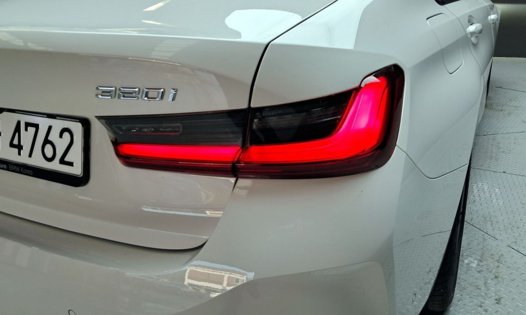BMW 3-Series 320i, 2024