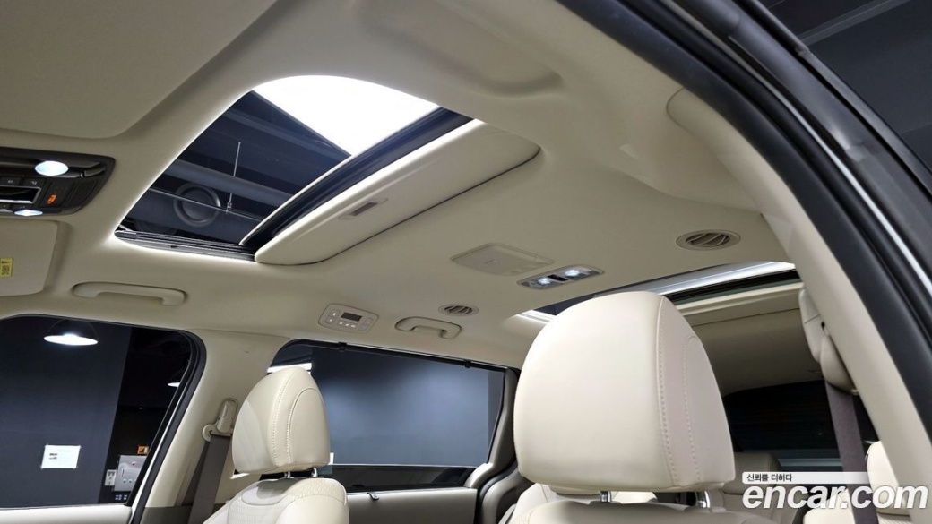 Kia Carnival 9-Seater Signature, 2023