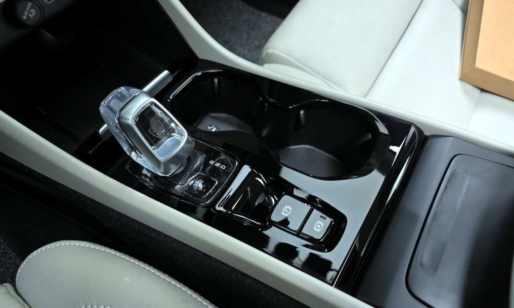 Volvo XC40 B4 Ultra Bright, 2024