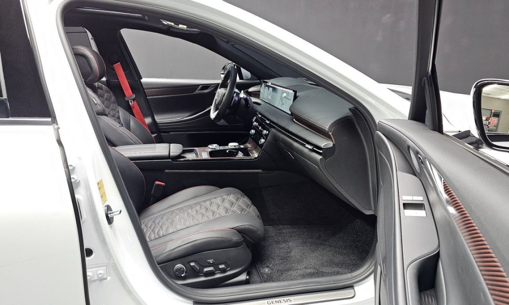 Genesis G80 Gasoline 2.5 Turbo AWD, 2025