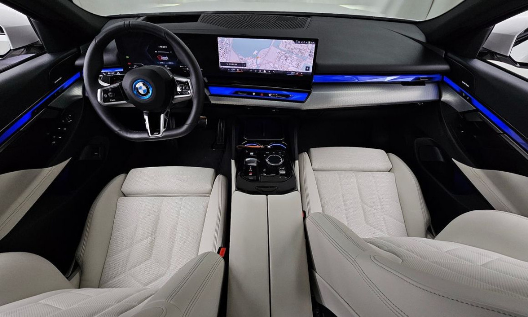 BMW 5-Series 520i M Sport, 2025