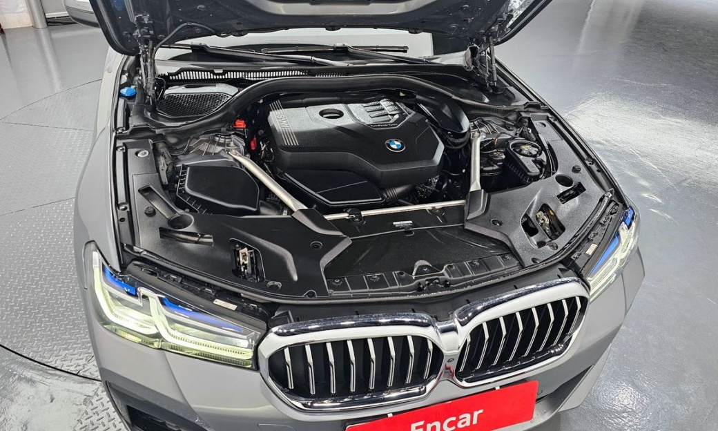 BMW 5-Series 530i xDrive M Sport Package, 2023