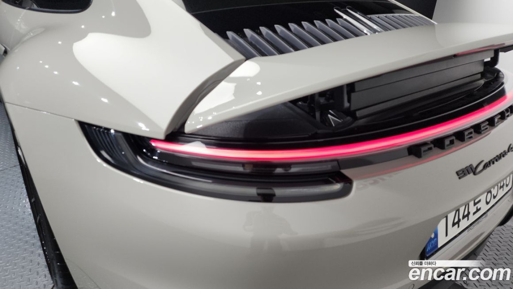 Porsche 911 Carrera 4 GTS, 2023