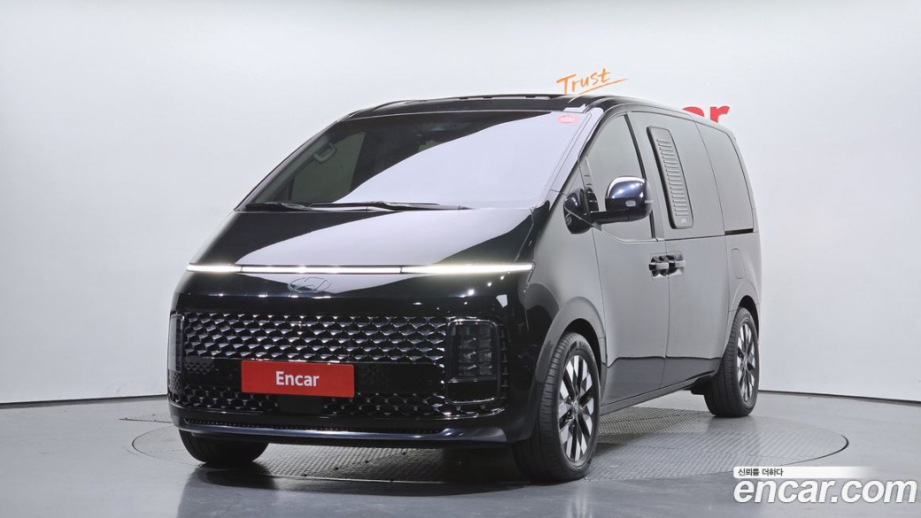 Hyundai Staria 4WD Lounge 7-Seater, 2025