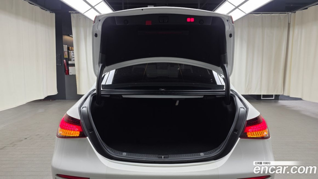 Mercedes-Benz E-Class E350 4MATIC AMG Line, 2022