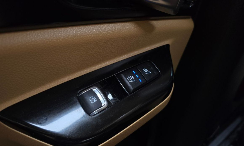 Kia Carnival 9-Seater Signature, 2023