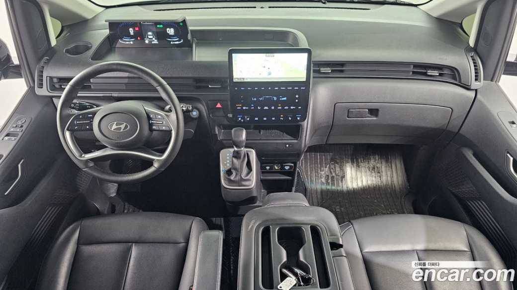 Hyundai Staria Tourer 11-Seater, 2025
