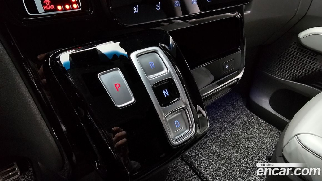 Hyundai Staria Lounge 9-Seater, 2023