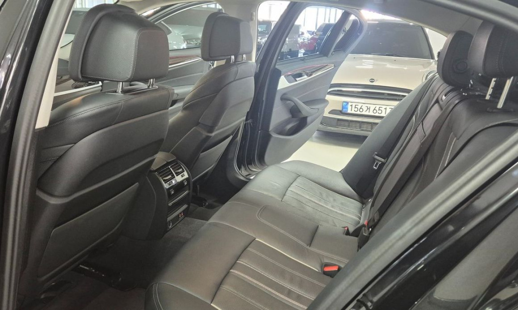 BMW 5-Series 520i Luxury, 2023