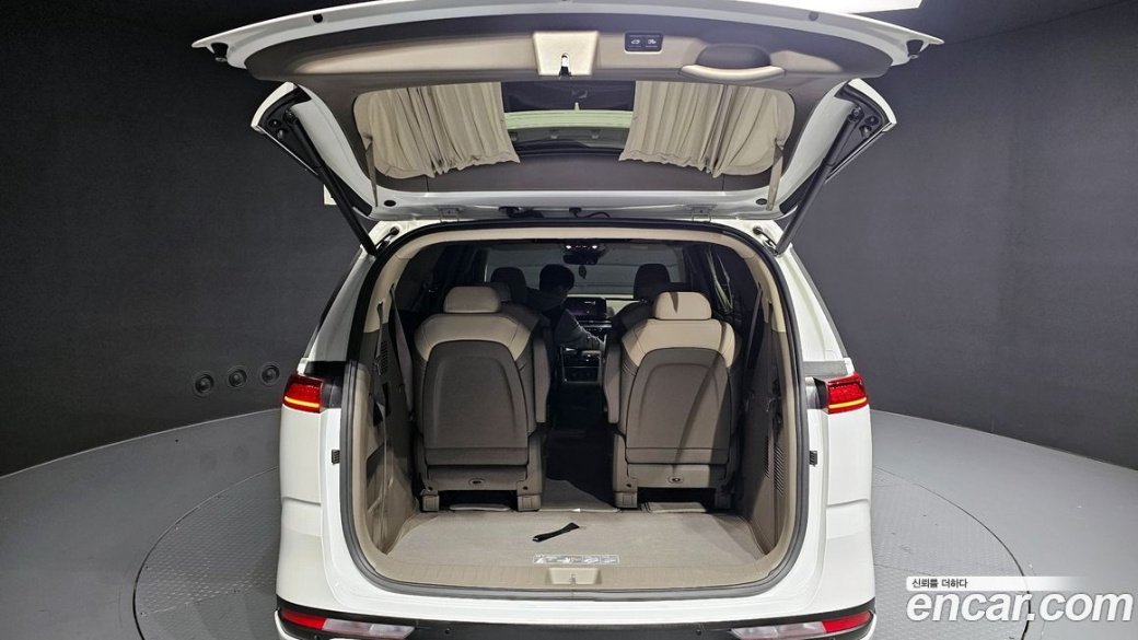 Kia Carnival 9-Seater Hi-Limousine, 2023