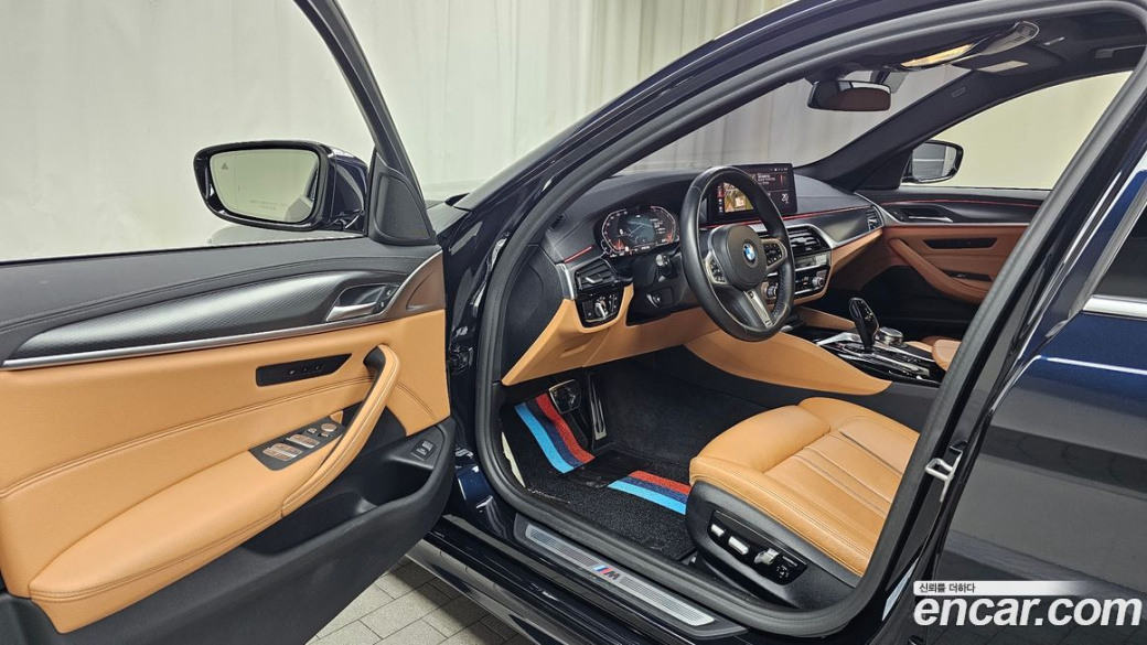 BMW 5-Series 520i M Sport, 2022