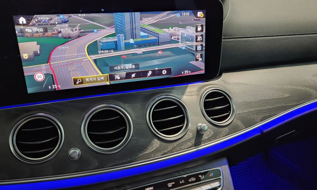 Mercedes-Benz E-Class E350 4MATIC AMG Line, 2022