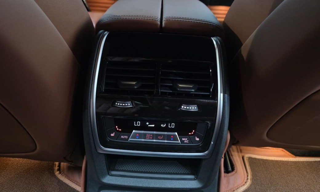 BMW X7 M60i xDrive M sport 6STR, 2024