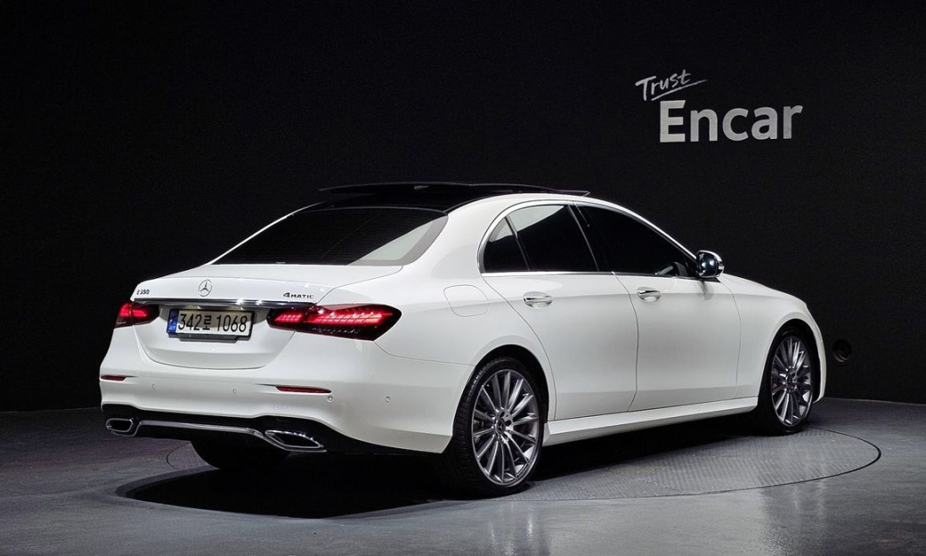 Mercedes-Benz E-Class E350 4MATIC AMG Line, 2022