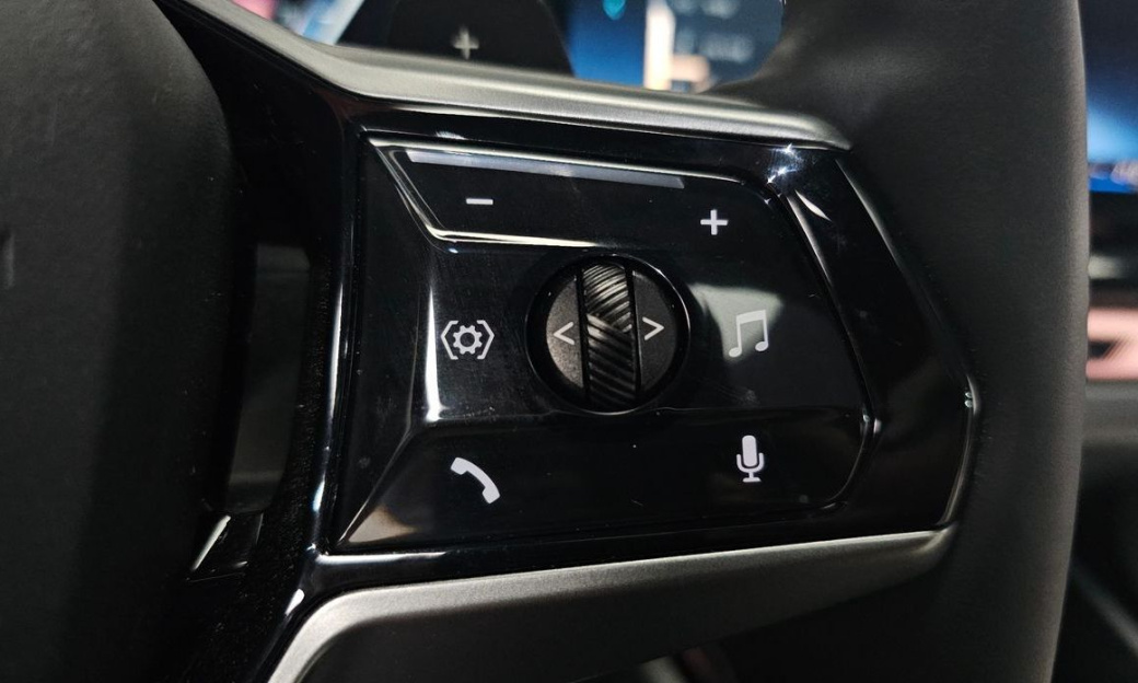 BMW 5-Series 520i, 2025