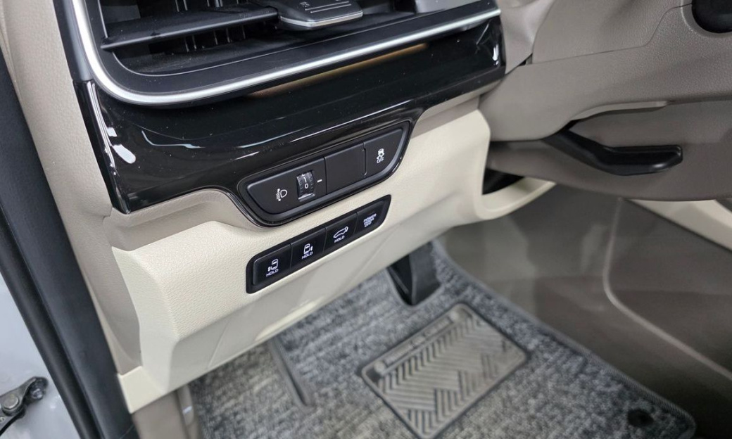 Kia Carnival 7-Seater Gravity, 2025