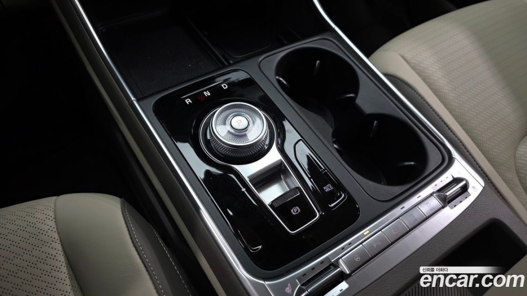Kia Carnival Gasoline 7-Seater Signature, 2025