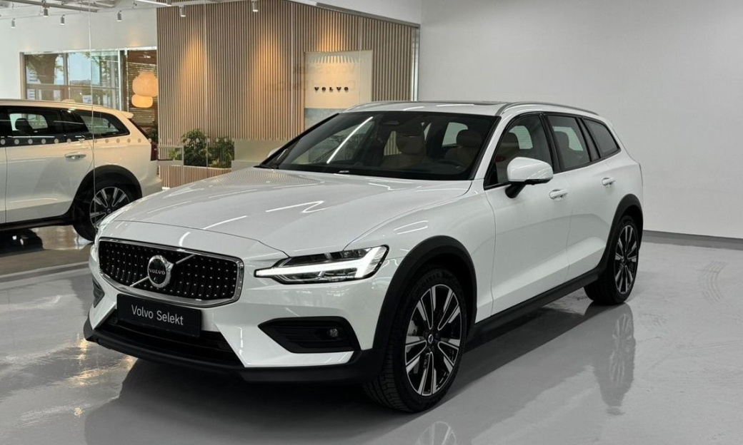 Volvo V60 B5 Ultra AWD, 2025