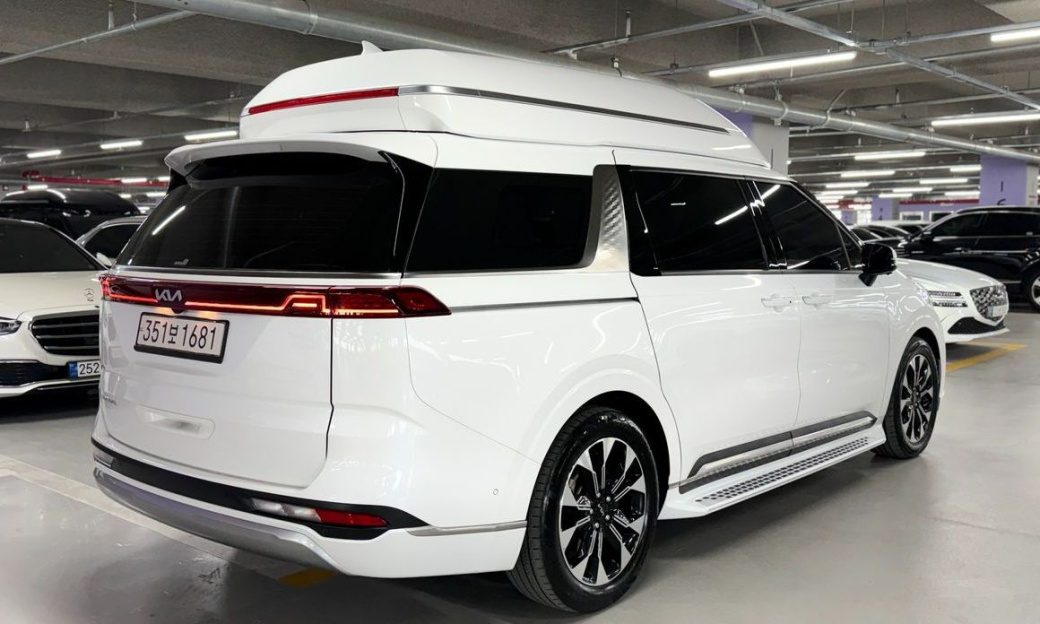 Kia Carnival 9-Seater Hi-Limousine, 2022