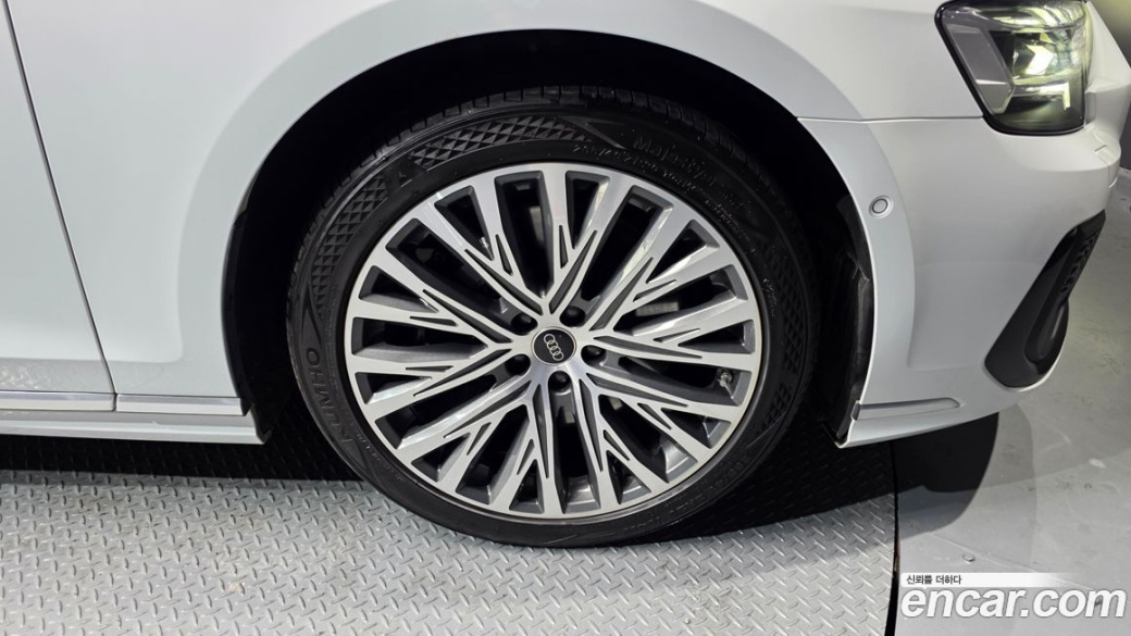 Audi A8 55 TFSI Quattro Premium LWB, 2023