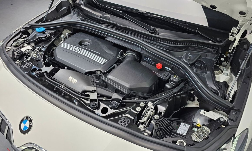 BMW 2-Series 220i Luxury, 2024