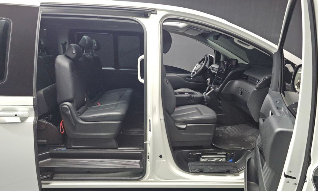 Hyundai Staria Tourer 9-Seater, 2024