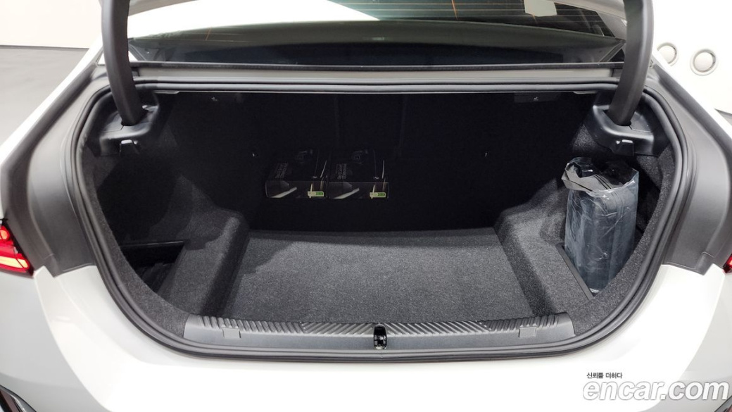BMW 5-Series 520i M Sport, 2025