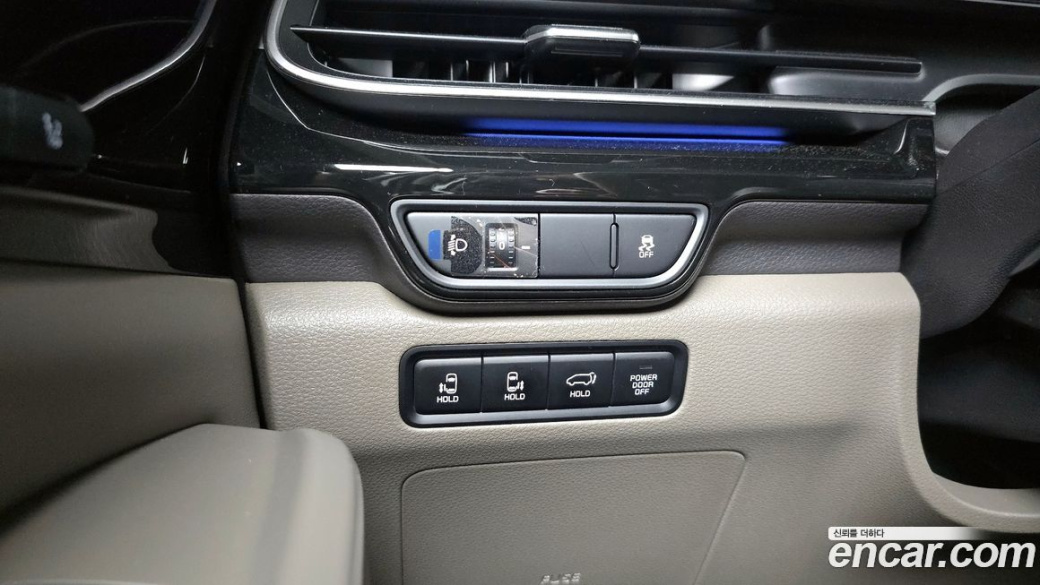 Kia Carnival 9-Seater Gravity, 2025