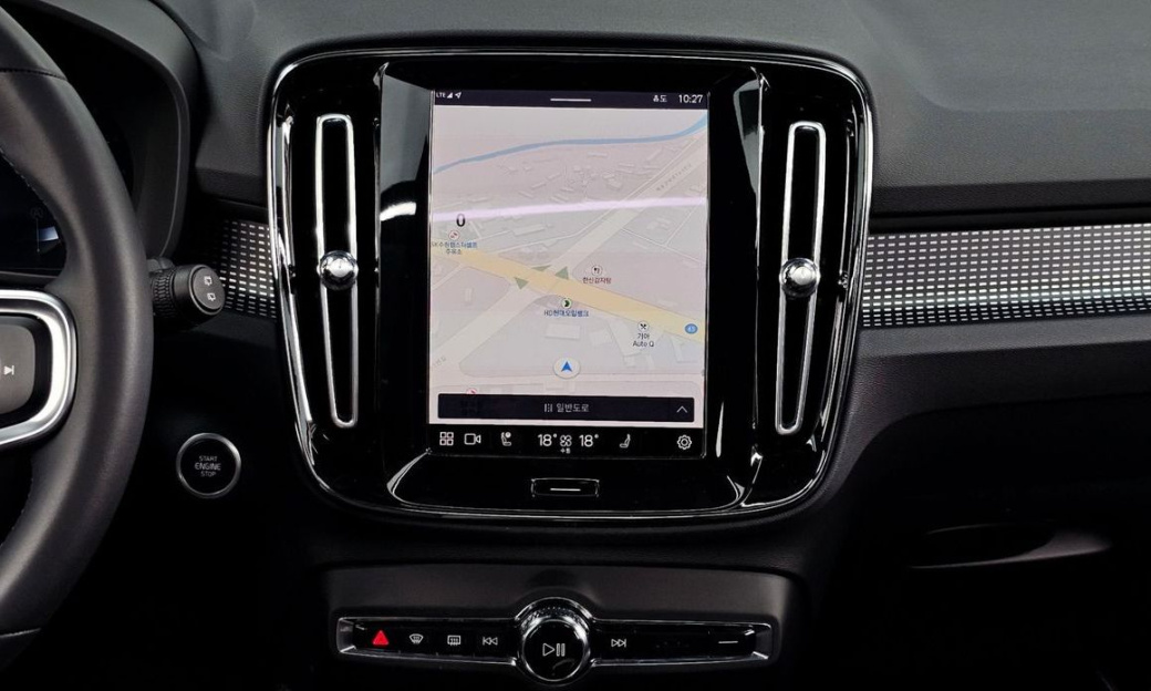 Volvo XC40 B4 Black Edition, 2025