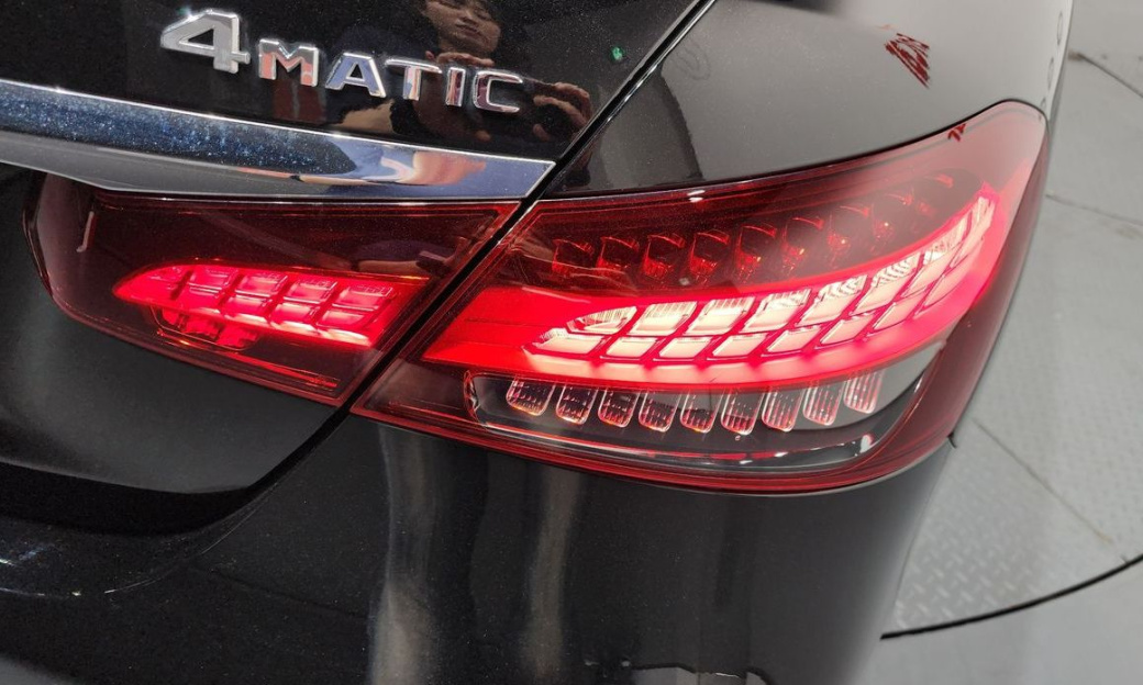 Mercedes-Benz E-Class E350 4MATIC AMG Line, 2023