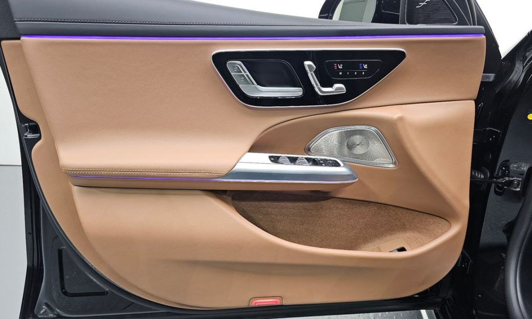 Mercedes-Benz E-Class E300 4MATIC AMG Line, 2025