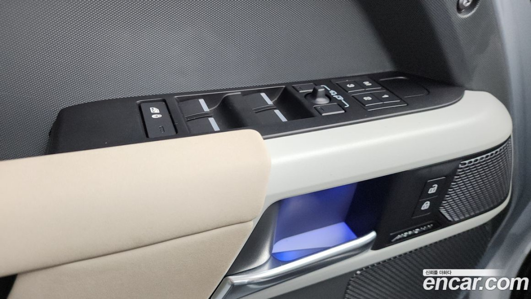 Land Rover Defender 110 P300 X-Dynamic SE, 2023