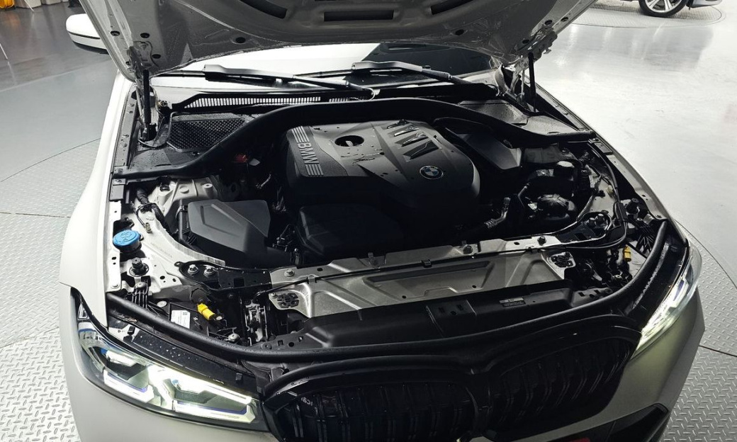 BMW 3-Series 320i M Sport, 2025