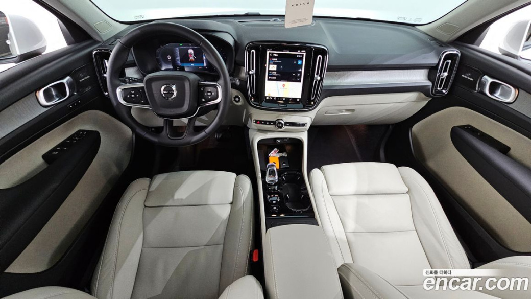 Volvo XC40 B4 Ultra Bright, 2025