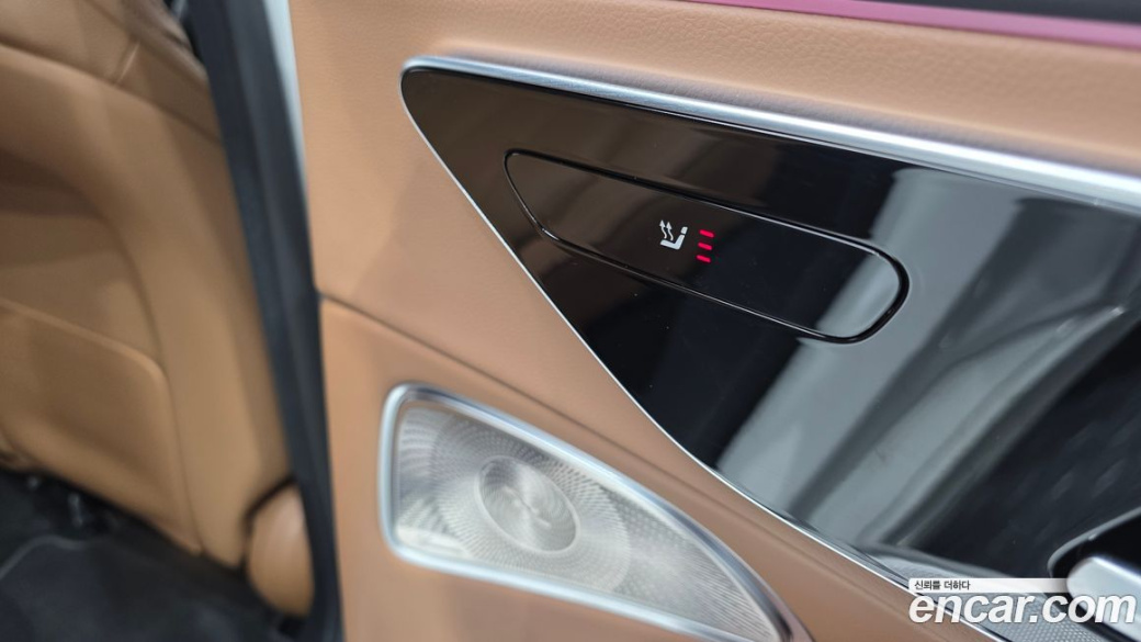 Mercedes-Benz E-Class E300 4MATIC AMG Line, 2025