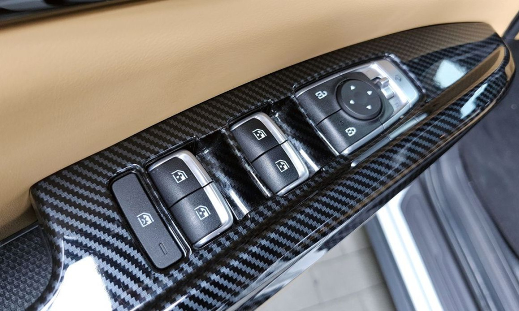 Kia Carnival 7-Seater Outdoor, 2023