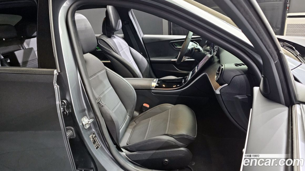 Mercedes-Benz C-Class C300 4MATIC Avantgarde, 2024