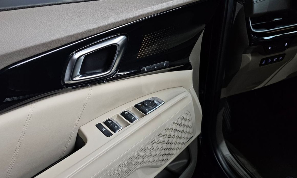 Kia Carnival 9-Seater Hi Limousine (Special Vehicle), 2024