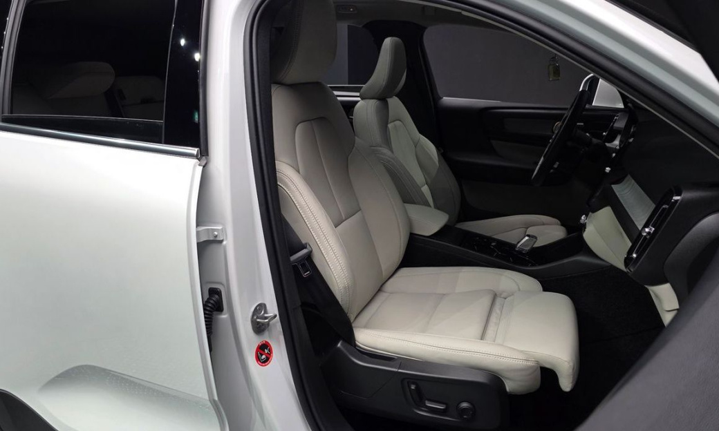 Volvo XC40 B4 Ultra Bright, 2026