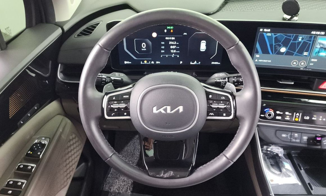 Kia Carnival 9-Seater Signature, 2025