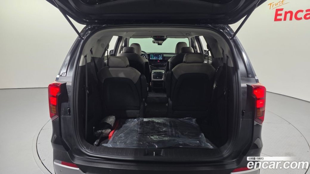 Kia Carnival 9-Seater Prestige, 2025