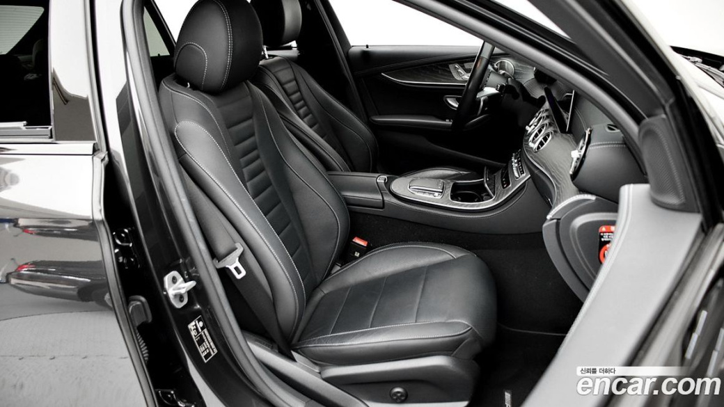 Mercedes-Benz E-Class E350 4MATIC AMG Line, 2023