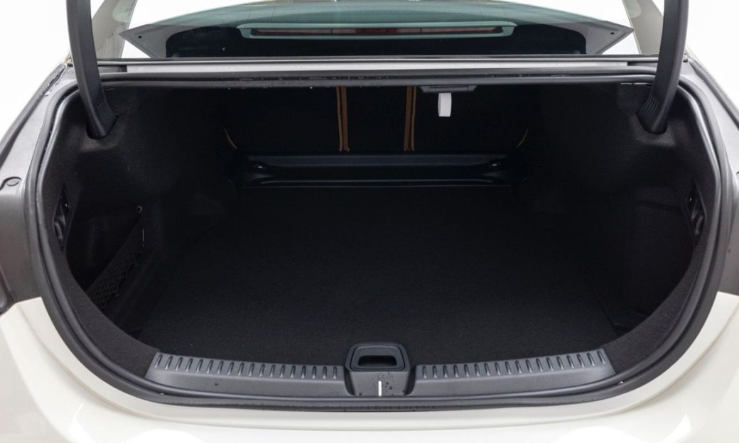 Mercedes-Benz E-Class E300 4MATIC Exclusive, 2026
