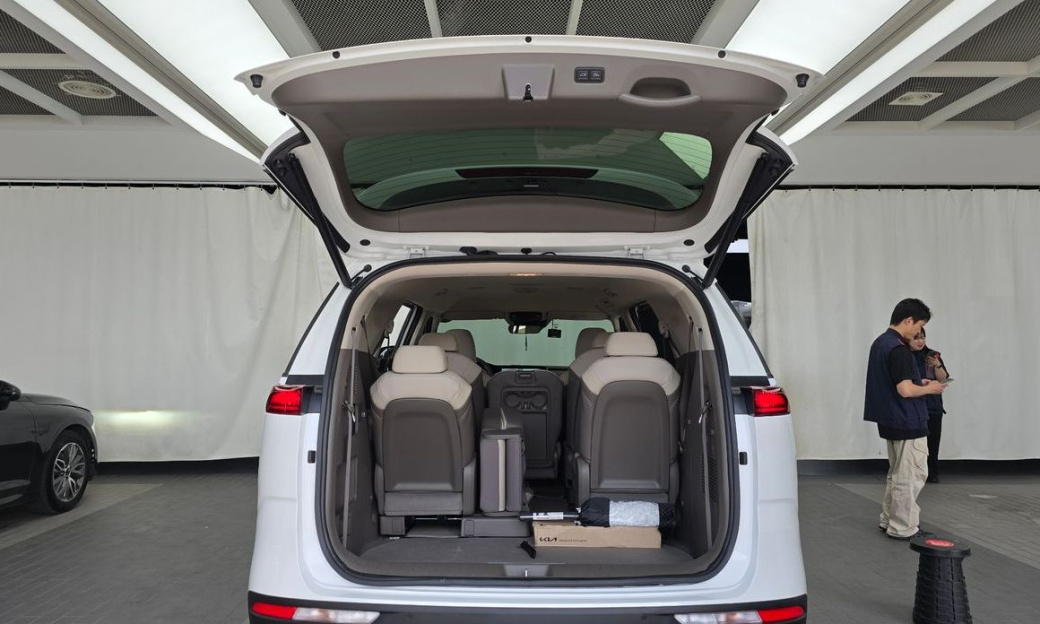 Kia Carnival 11-Seater Signature, 2023