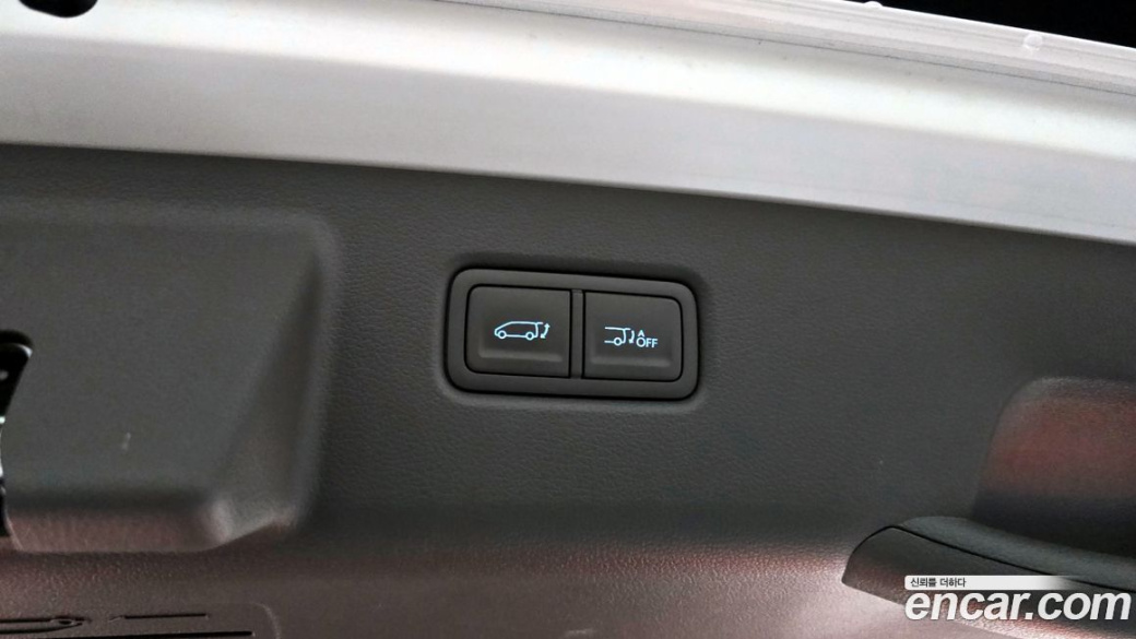 Hyundai Staria 4WD Lounge 9-Seater, 2025