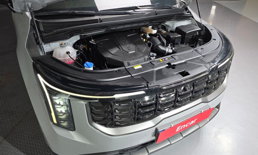 Kia Carnival 9-Seater Gravity, 2025