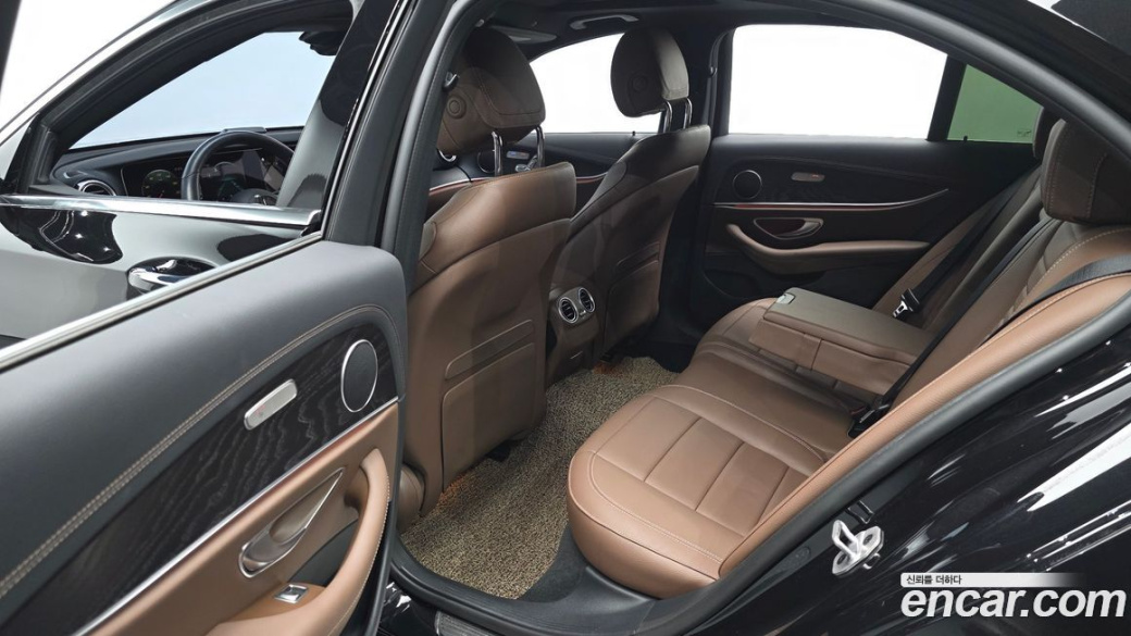 Mercedes-Benz E-Class E250 AMG Line, 2023