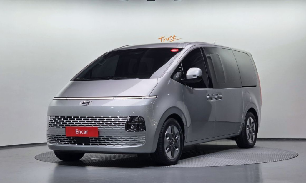 Hyundai Staria 4WD Tourer 9-Seater, 2023