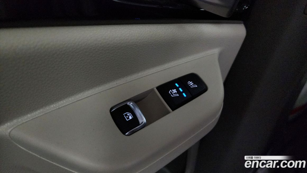 Kia Carnival 9-Seater Signature, 2024
