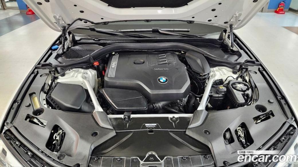 BMW 5-Series 520i M Sport, 2022